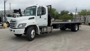 Hino 5 Ton Flat Bed Truck with Headache Rack